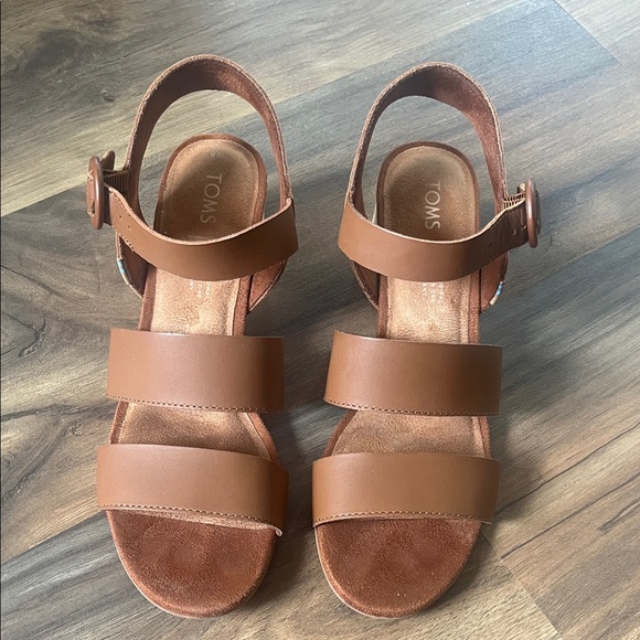 TOMS Women's Brown Strappy Sandals - Picture 1 of 10